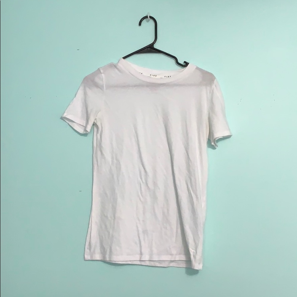 White t shirt from pink